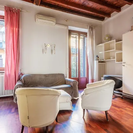 Cozy And Fancy Studio On The Navigli By Easylife * Милан