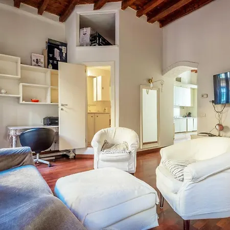 Cozy And Fancy Studio On The Navigli By Easylife Милан
